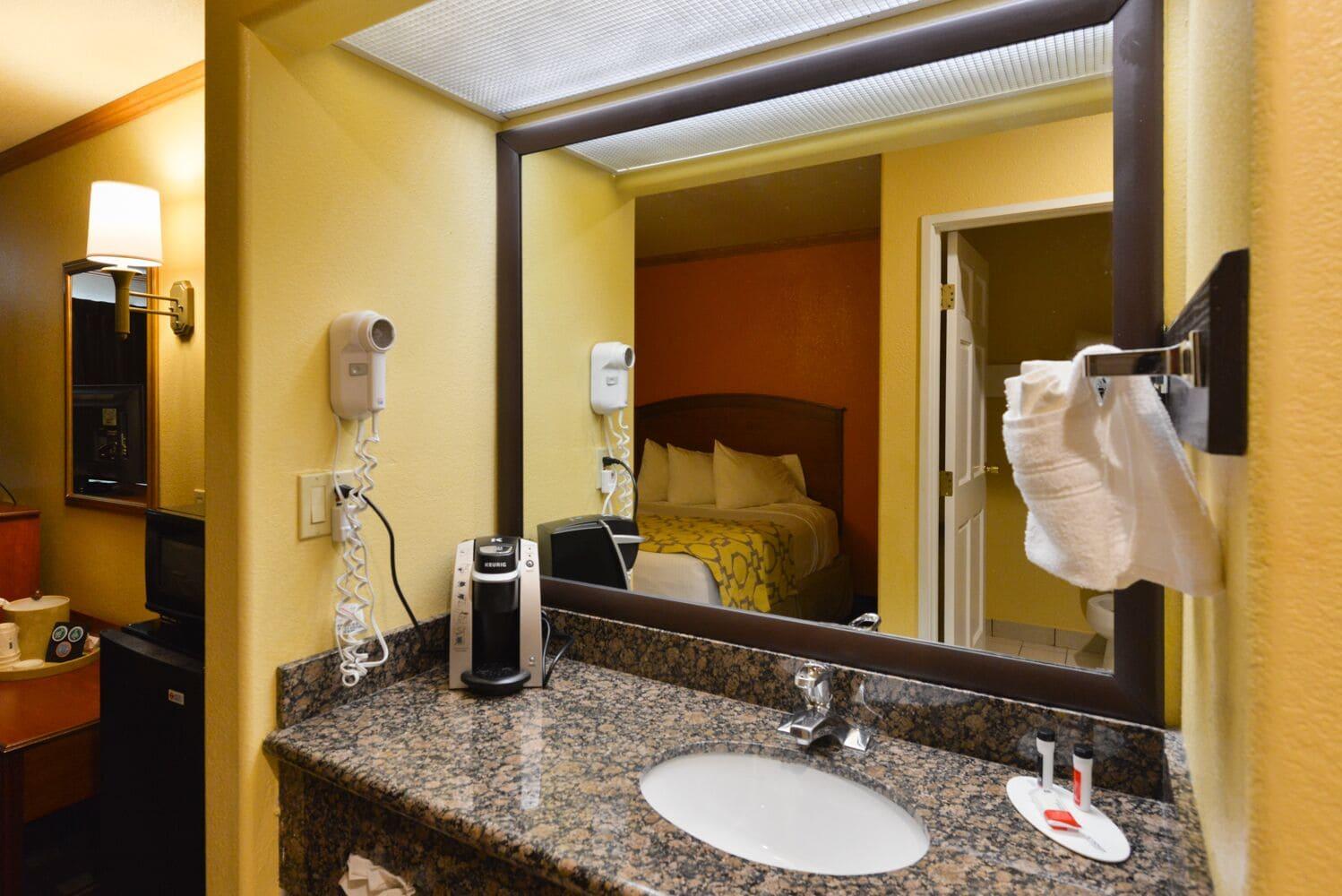 Baymont By Wyndham Garden Of The Gods Colorado Springs Hotel Bagian luar foto